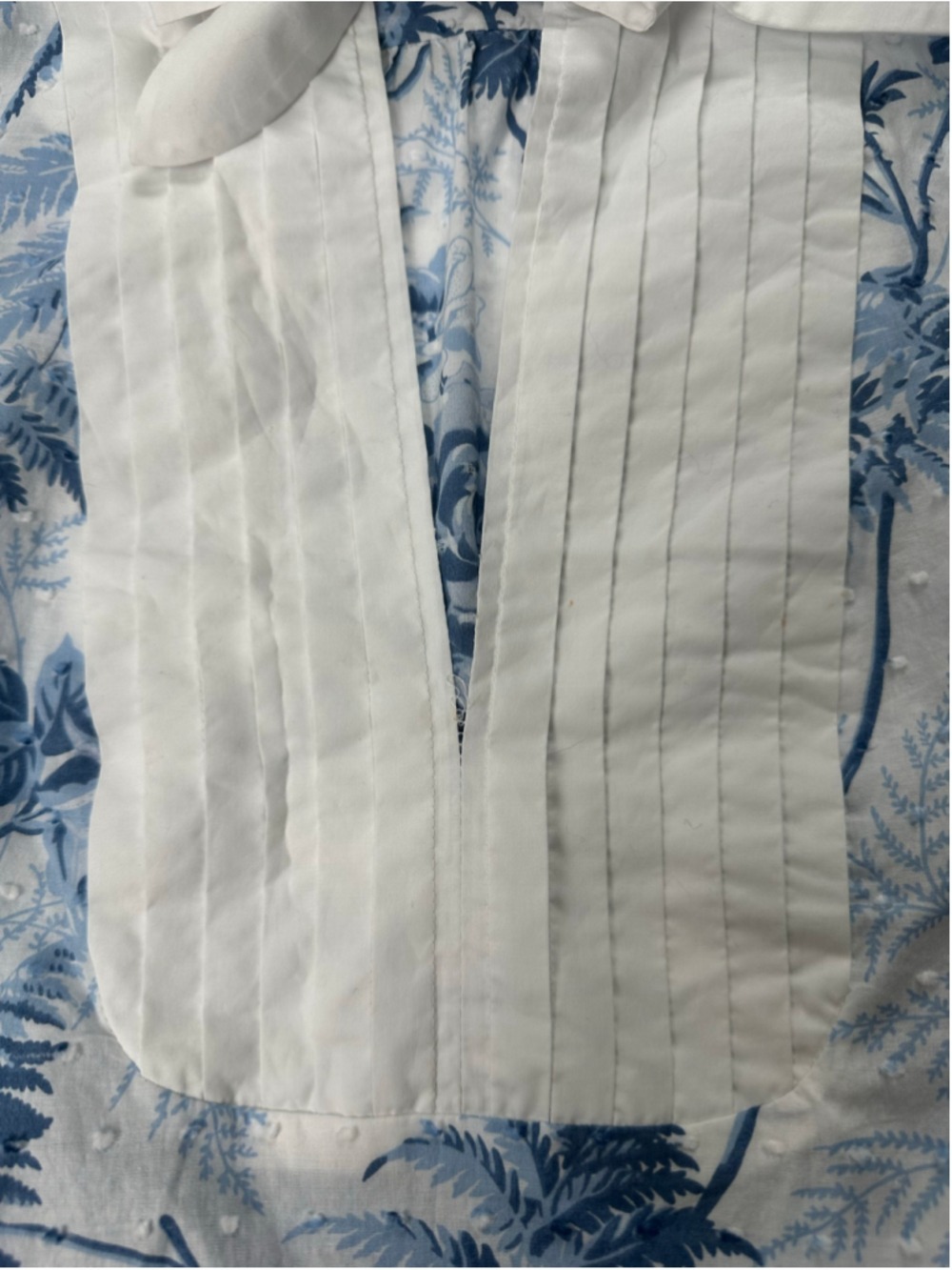 Brooks Brothers Blue Toile Cotton Tie-Neck Blouse White Bib Floral Top Size M - Picture 12 of 12